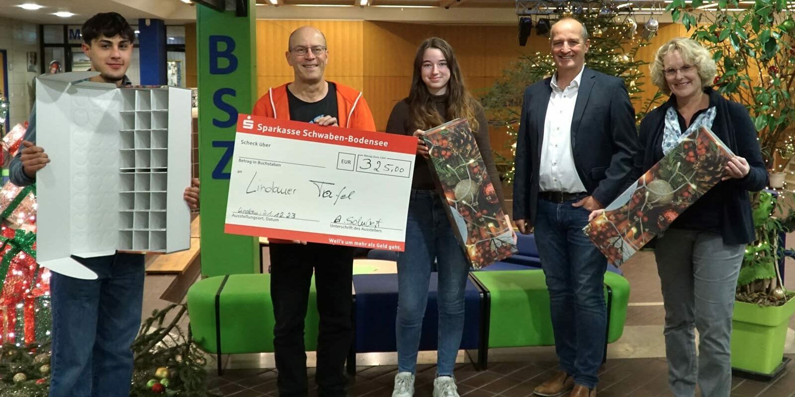 Ueberreichung-des-Spendenschecks-2024-bearb